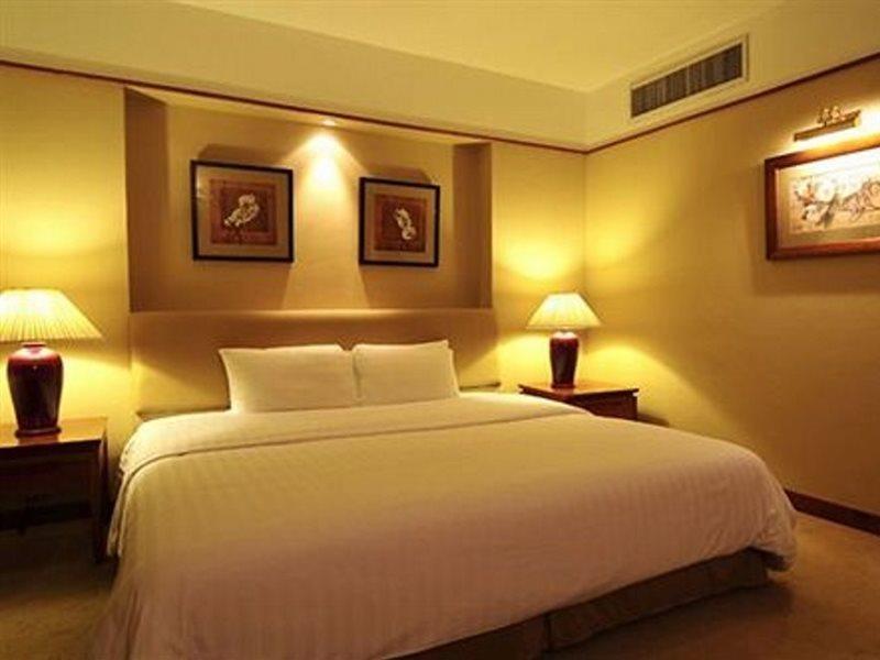 Pantip Suites Banguecoque Exterior foto