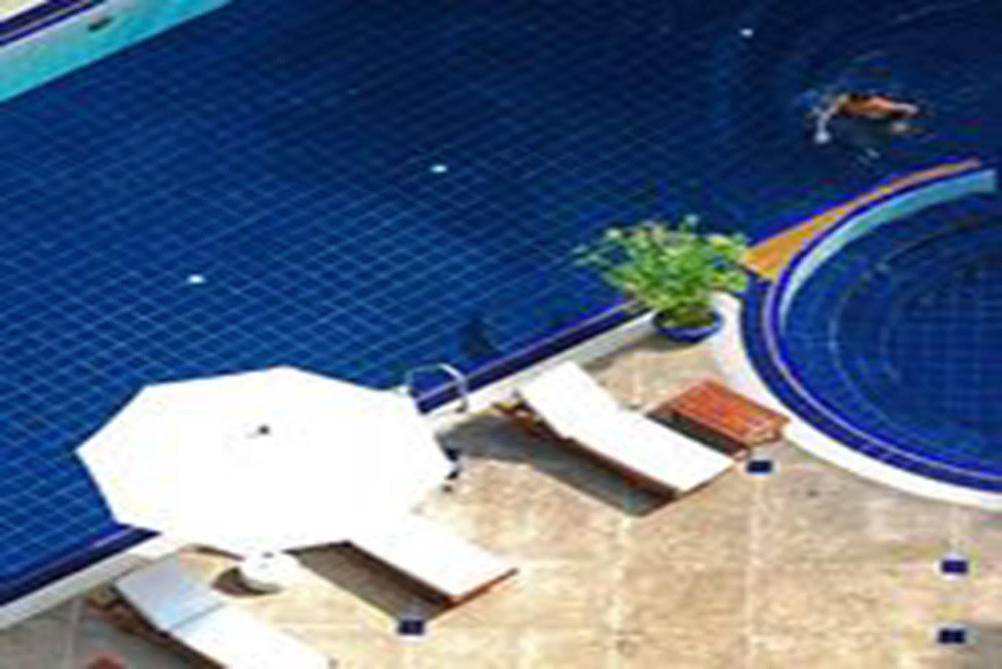 Pantip Suites Banguecoque Exterior foto