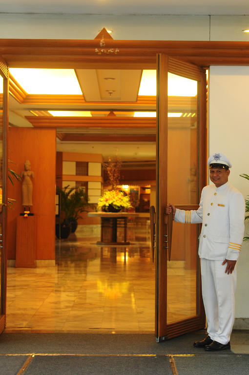 Pantip Suites Banguecoque Exterior foto